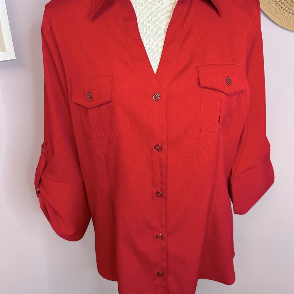 Cato large short sleeve blouse button down with v-neck and collar - beautiful.